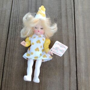 Madame Alexander Daisy Munchkin Wizard of Oz Mini Miniature Doll McDonald's Toy